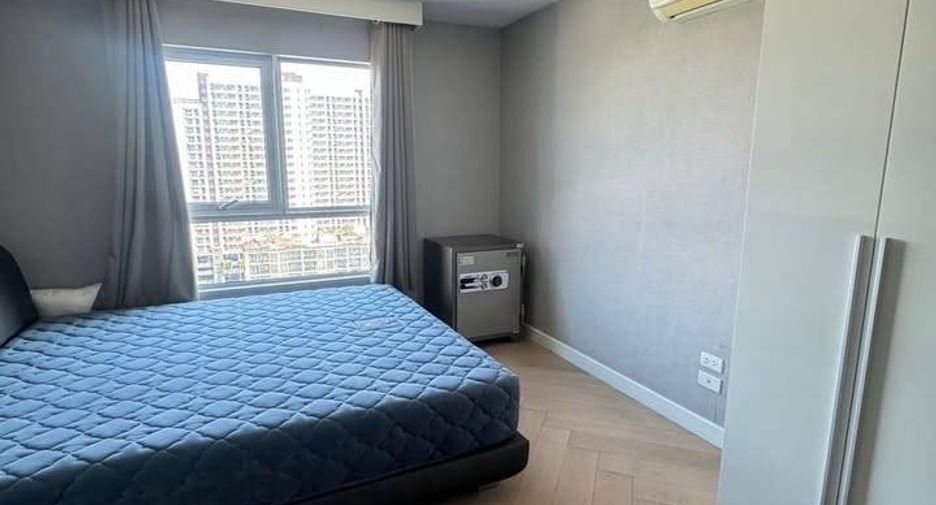 À louer 3 chambres condo à Huai Khwang, Bangkok