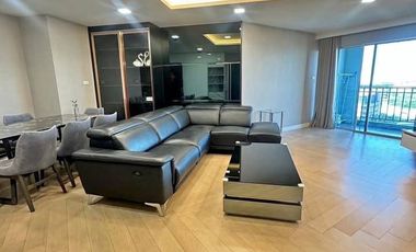 À louer 3 chambres condo à Huai Khwang, Bangkok