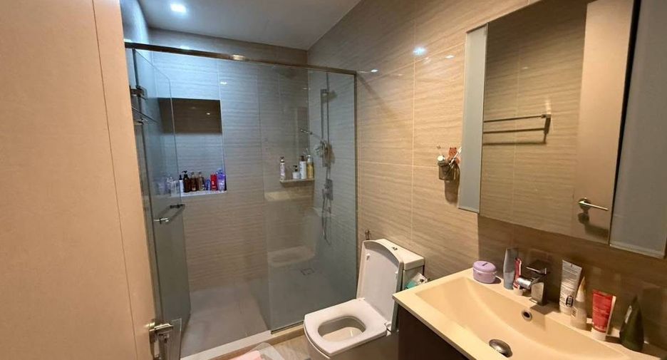 For rent 2 bedrooms condo in Huai Khwang, Bangkok