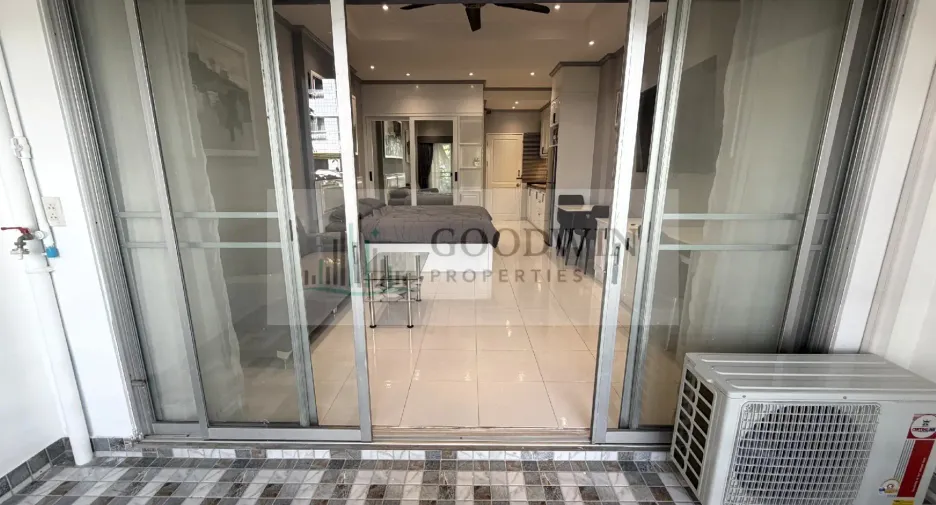 À louer et à vendre studio condo à Jomtien, Pattaya