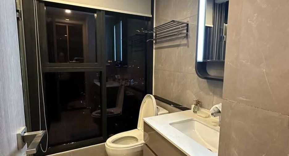For rent 2 bedrooms condo in Huai Khwang, Bangkok