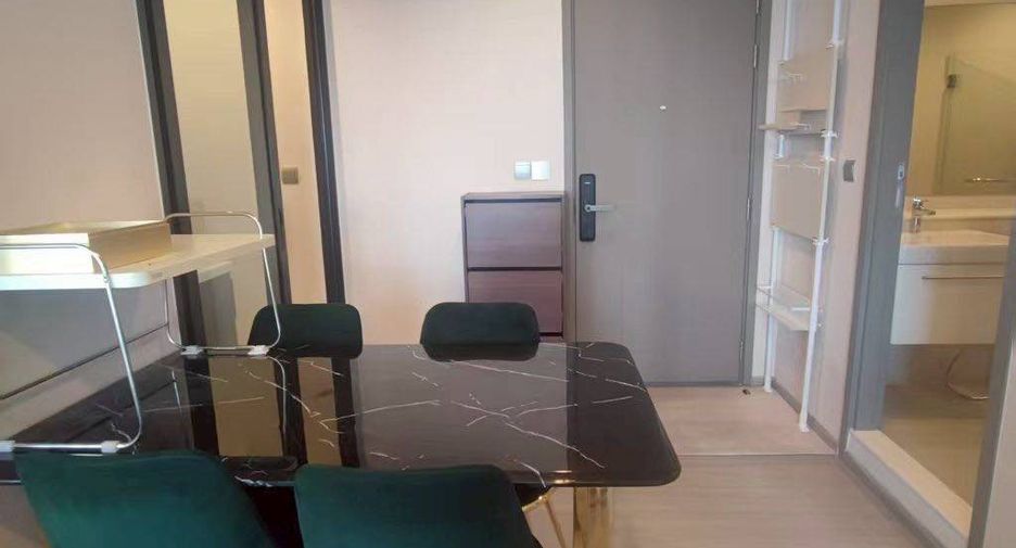 For rent 2 bedrooms condo in Huai Khwang, Bangkok