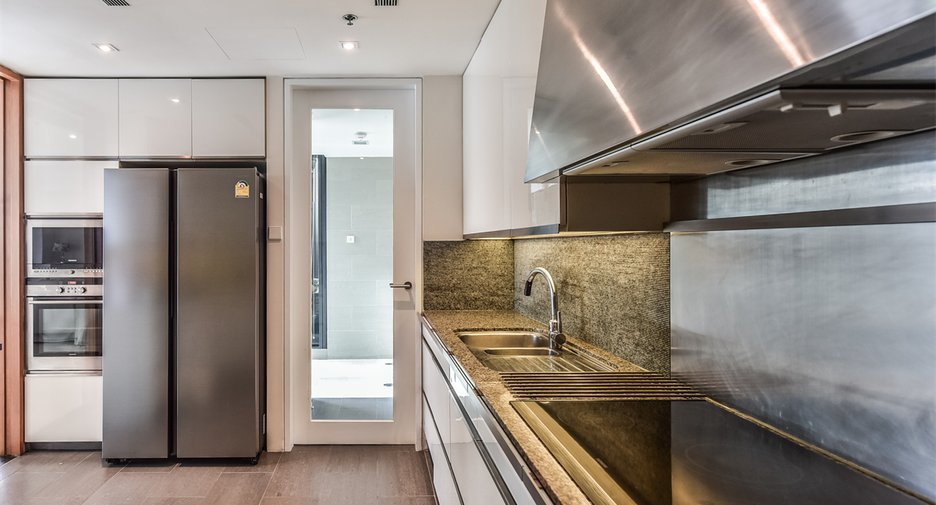 Condo en alquiler de 3 habitaciones en Sathon, Bangkok