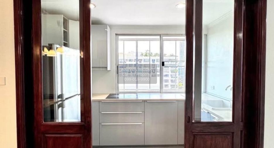 For rent 3 bedrooms condo in Watthana, Bangkok
