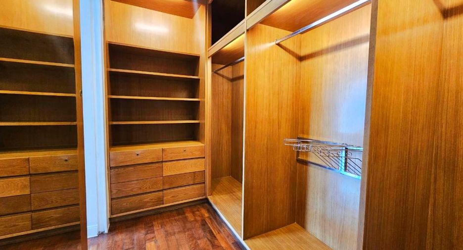 Wohnung zur Miete mit 3 Zimmer in Watthana, Bangkok