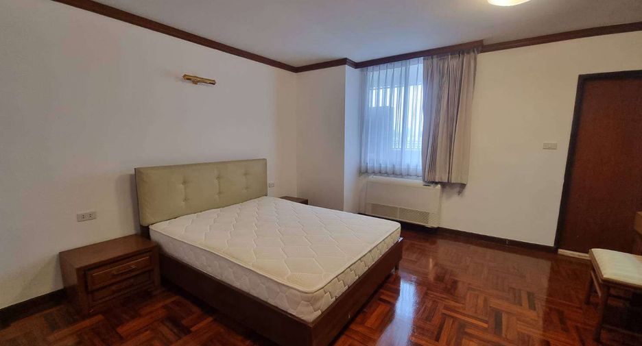For rent 4 bedrooms condo in Khlong Toei, Bangkok
