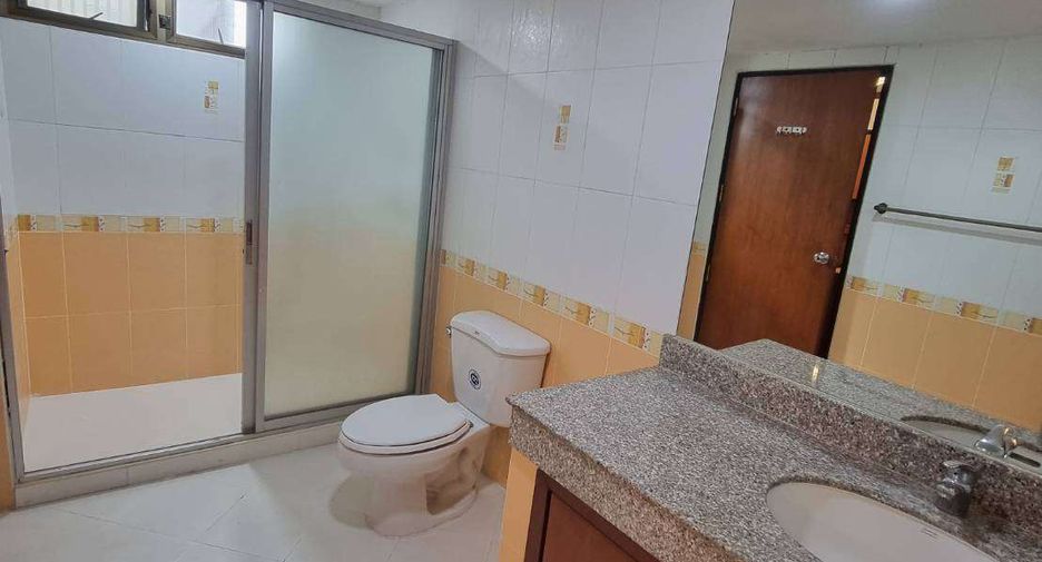 For rent 4 bedrooms condo in Khlong Toei, Bangkok