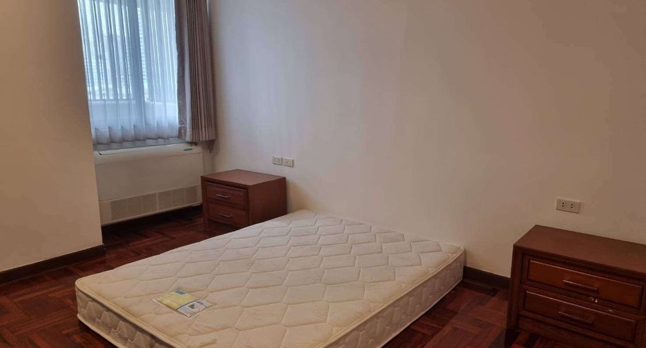 For rent 4 bedrooms condo in Khlong Toei, Bangkok