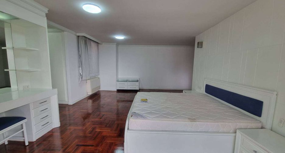 For rent 4 bedrooms condo in Khlong Toei, Bangkok
