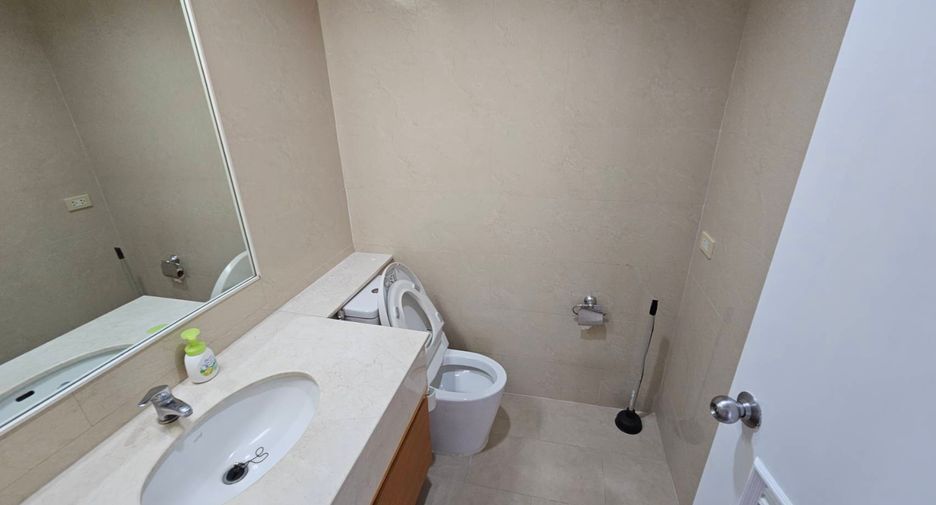 Wohnung zur Miete mit 3 Zimmer in Watthana, Bangkok
