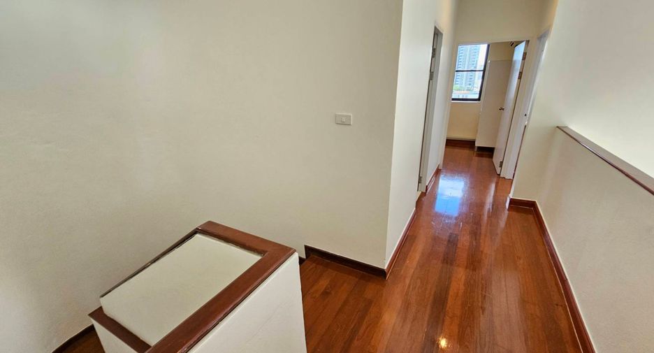 Wohnung zur Miete mit 3 Zimmer in Watthana, Bangkok