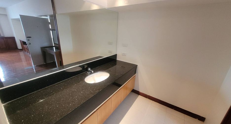 Wohnung zur Miete mit 3 Zimmer in Watthana, Bangkok