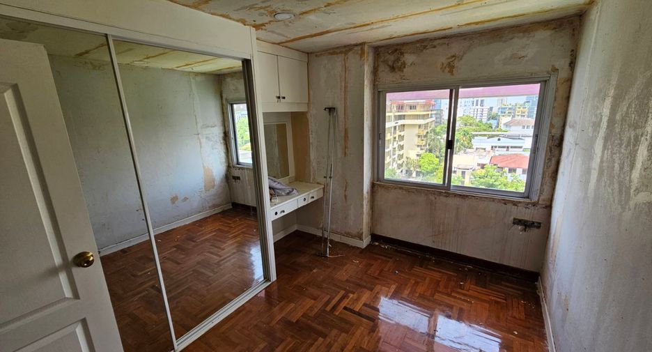 For rent 2 bedrooms condo in Watthana, Bangkok
