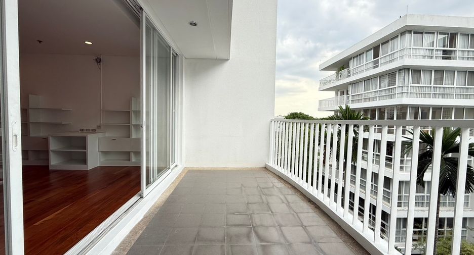 Wohnung zur Miete mit 3 Zimmer in Watthana, Bangkok