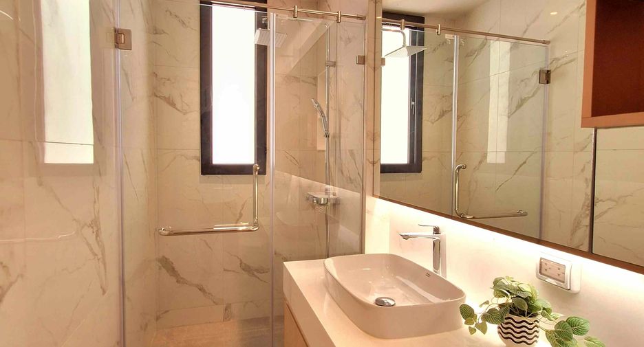 À louer 3 chambres condo à Mueang Samut Prakan, Samut Prakan