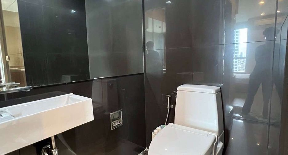 For rent 1 bed condo in Phra Khanong, Bangkok