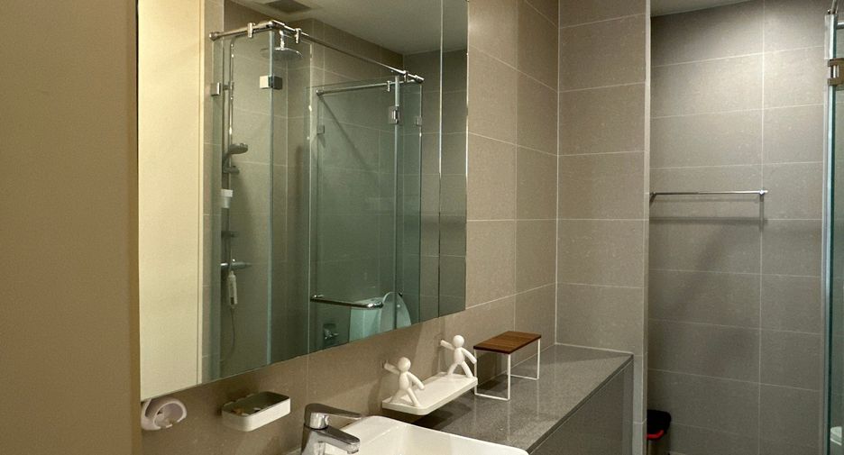 For rent and for sale 1 bed condo in Pathum Wan, Bangkok