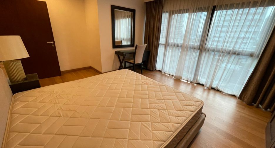For rent 2 bedrooms condo in Sathon, Bangkok