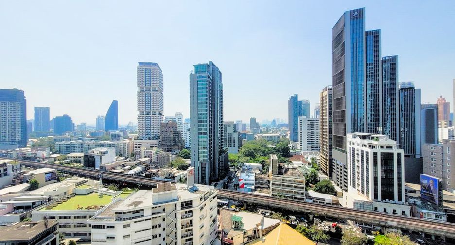 For rent 3 bedrooms condo in Khlong Toei, Bangkok