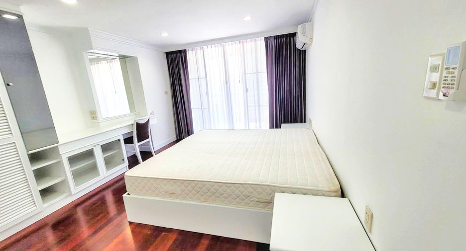 For rent 3 bedrooms condo in Khlong Toei, Bangkok