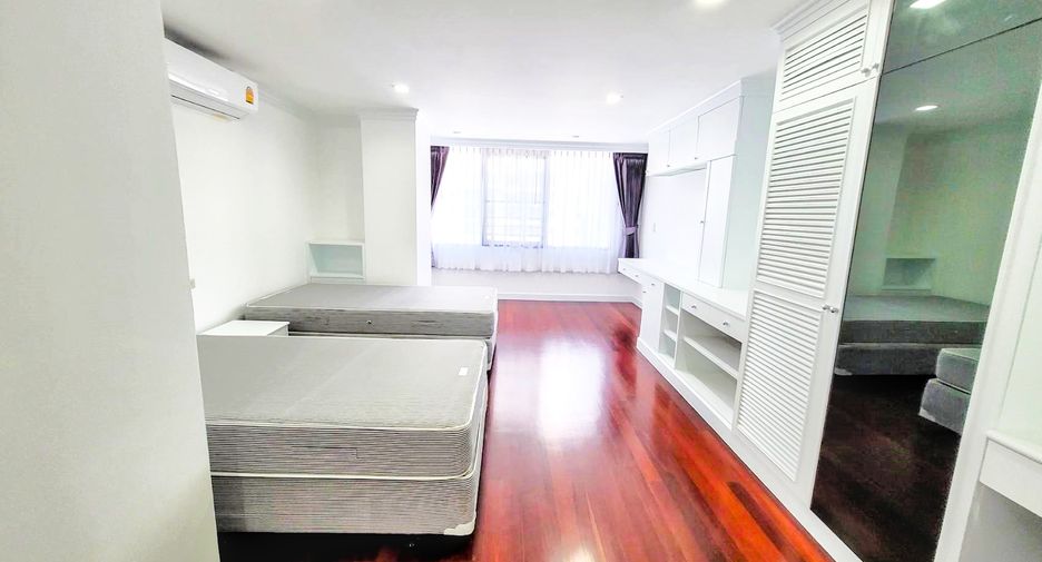 For rent 3 bedrooms condo in Khlong Toei, Bangkok