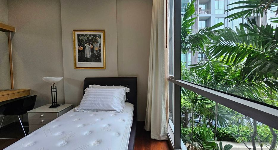 For rent 2 bedrooms condo in Watthana, Bangkok