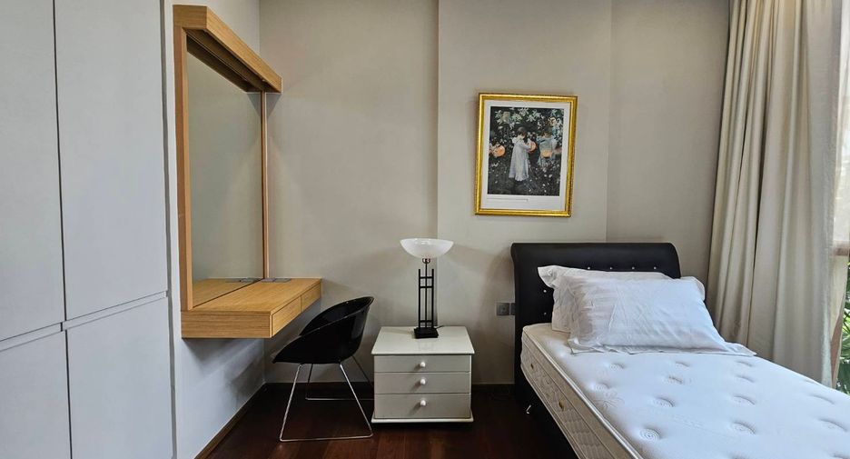 For rent 2 bedrooms condo in Watthana, Bangkok