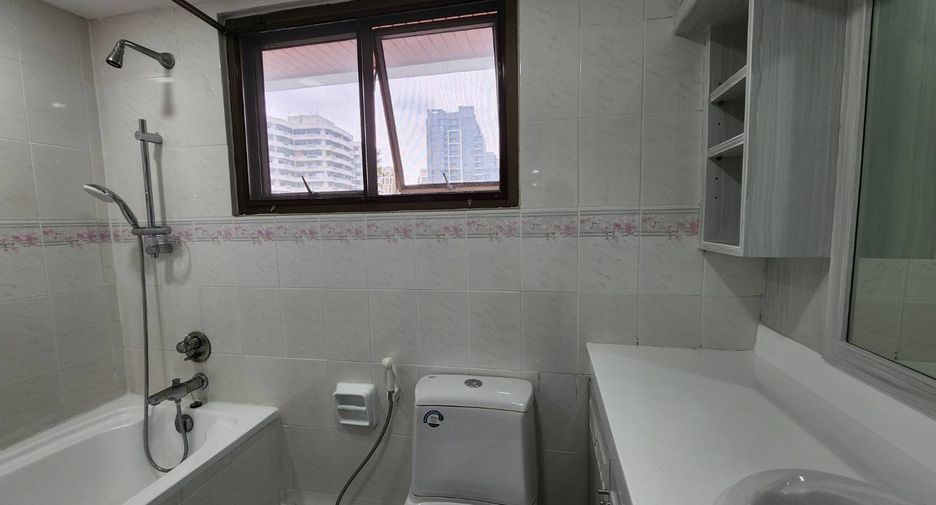 Wohnung zur Miete mit 3 Zimmer in Watthana, Bangkok
