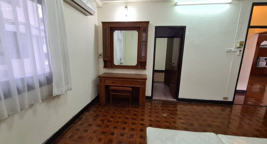 Wohnung zur Miete mit 3 Zimmer in Watthana, Bangkok