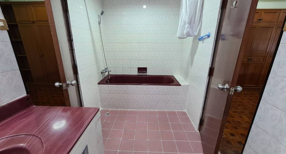 Wohnung zur Miete mit 3 Zimmer in Watthana, Bangkok