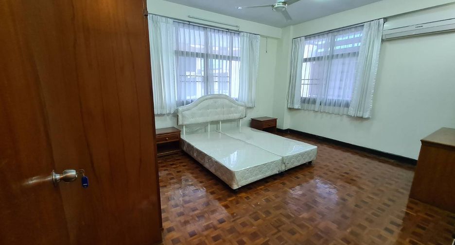 Wohnung zur Miete mit 3 Zimmer in Watthana, Bangkok