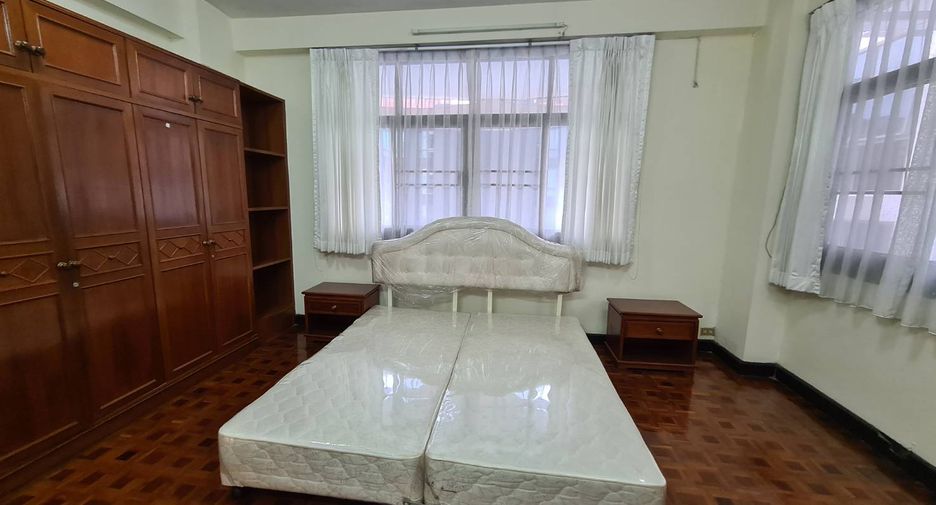 Wohnung zur Miete mit 3 Zimmer in Watthana, Bangkok