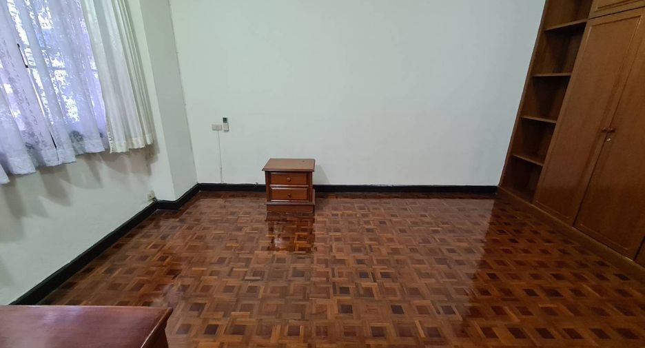 Wohnung zur Miete mit 3 Zimmer in Watthana, Bangkok