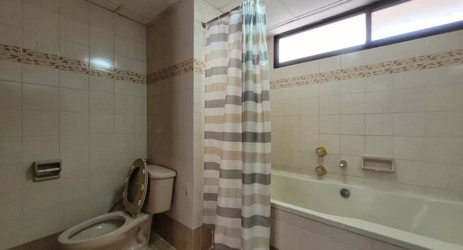 Wohnung zur Miete mit 3 Zimmer in Watthana, Bangkok