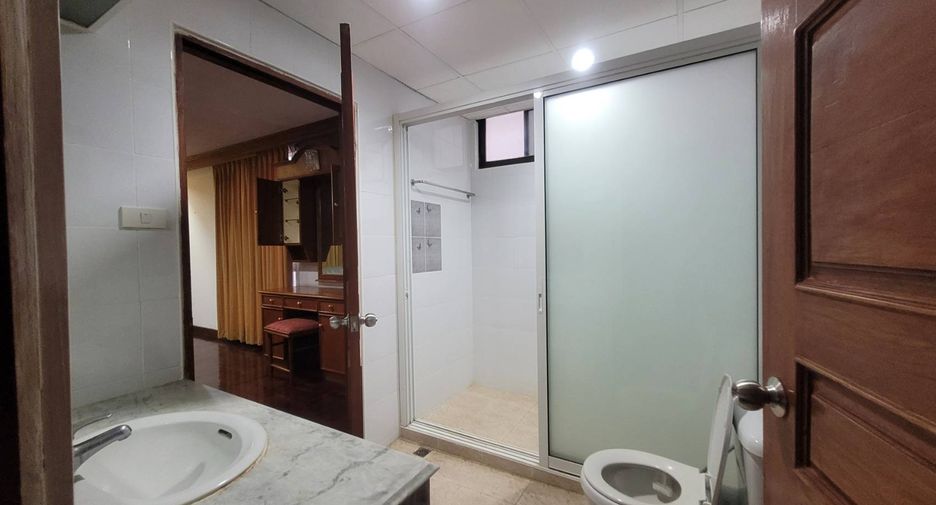 Wohnung zur Miete mit 3 Zimmer in Watthana, Bangkok