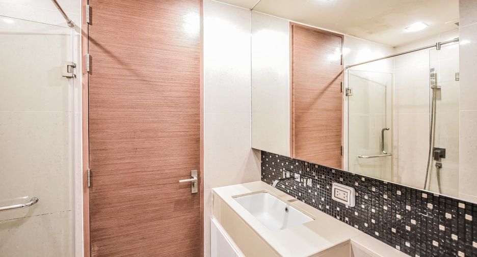 For rent 2 bedrooms condo in Sathon, Bangkok
