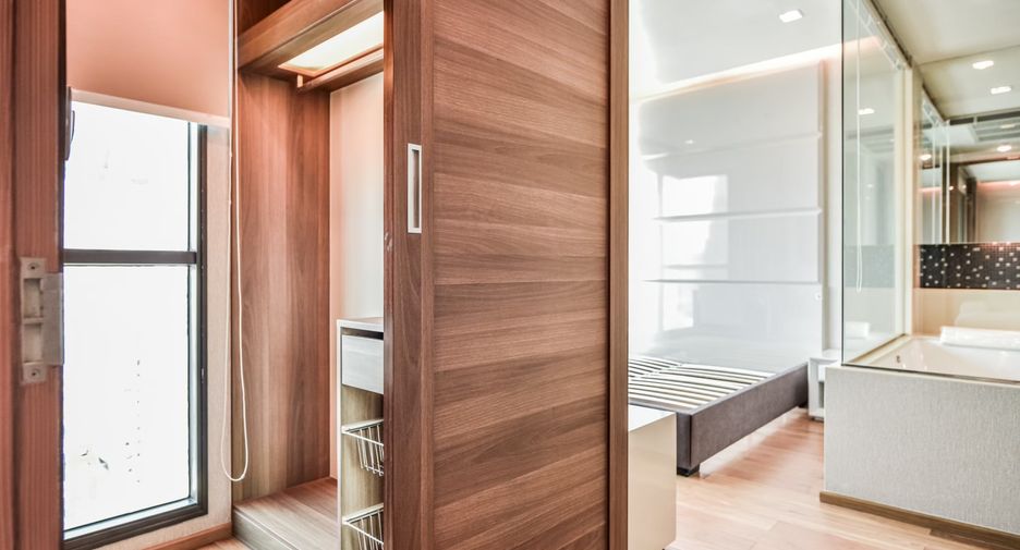 For rent 2 bedrooms condo in Sathon, Bangkok
