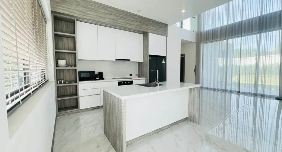 For rent 4 bedrooms villa in Bang Lamung, Chonburi