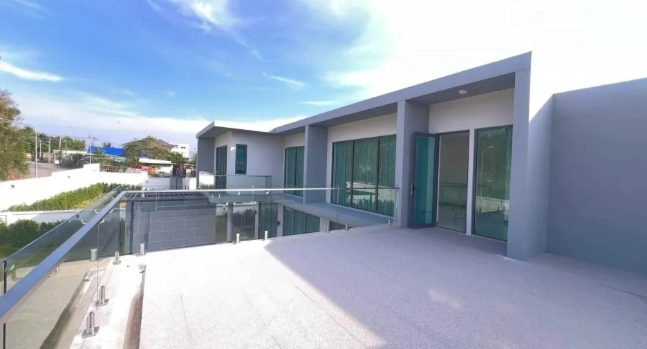 For rent 4 bedrooms villa in Bang Lamung, Chonburi