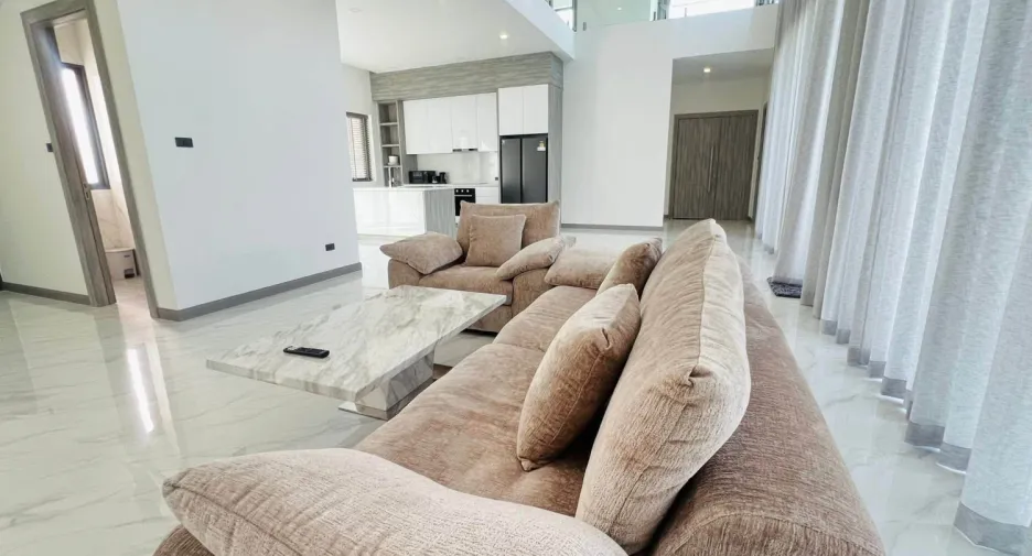 For rent 4 bedrooms villa in Bang Lamung, Chonburi