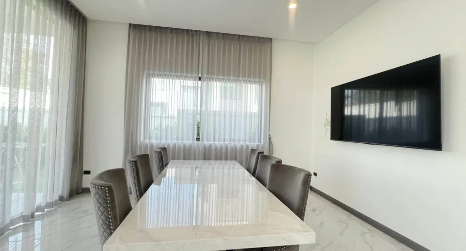 For rent 4 bedrooms villa in Bang Lamung, Chonburi