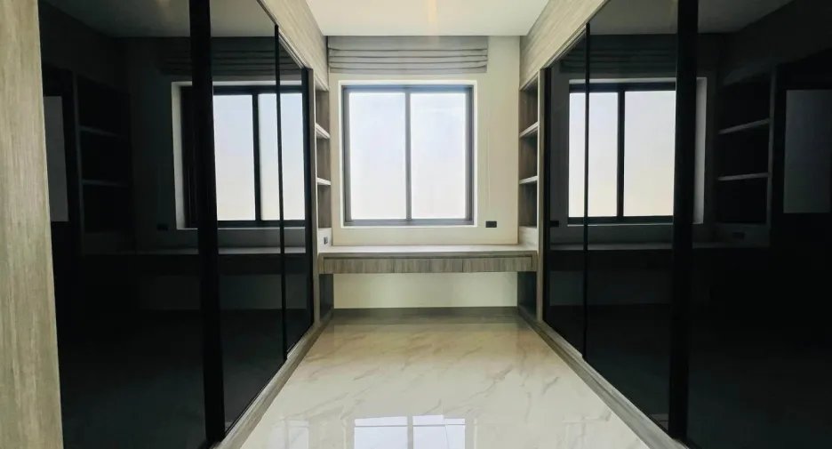 For rent 4 bedrooms villa in Bang Lamung, Chonburi