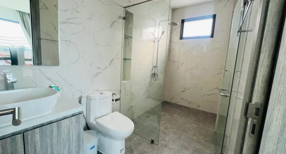 For rent 4 bedrooms villa in Bang Lamung, Chonburi