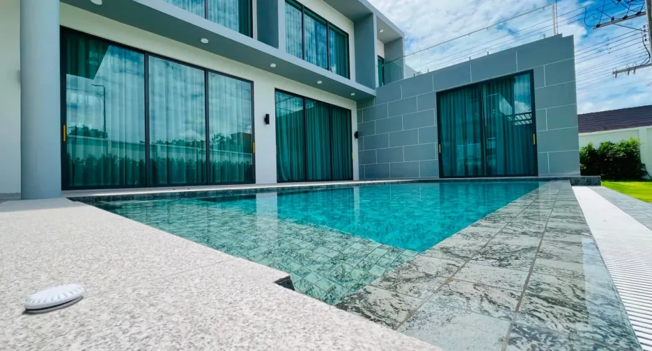For rent 4 bedrooms villa in Bang Lamung, Chonburi