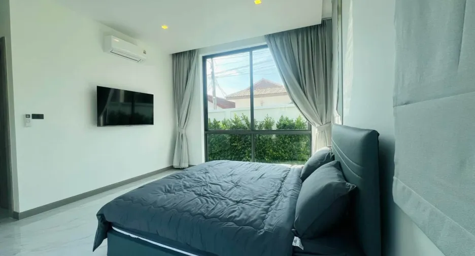 For rent 4 bedrooms villa in Bang Lamung, Chonburi