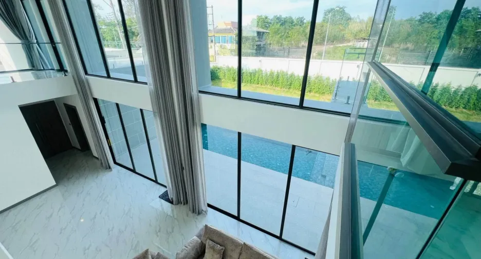 For rent 4 bedrooms villa in Bang Lamung, Chonburi