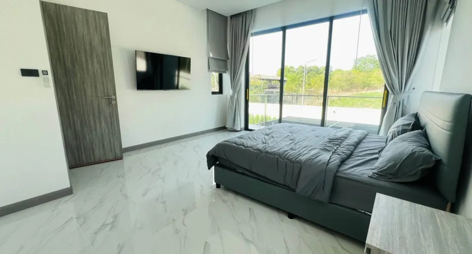 For rent 4 bedrooms villa in Bang Lamung, Chonburi