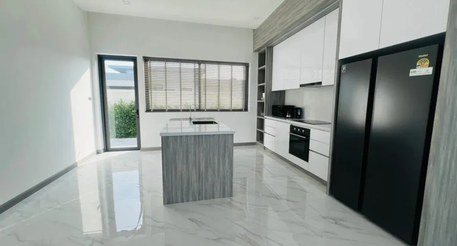 For rent 4 bedrooms villa in Bang Lamung, Chonburi
