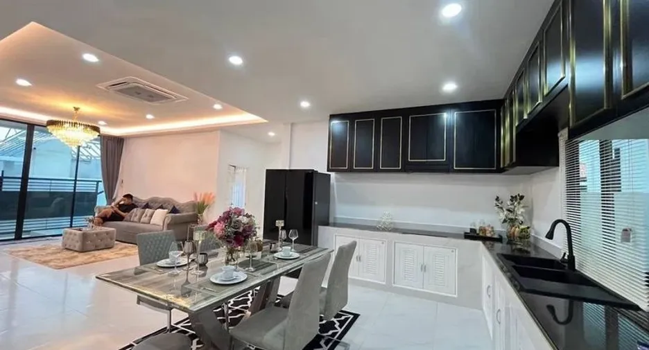 For rent 3 bedrooms villa in Bang Lamung, Chonburi