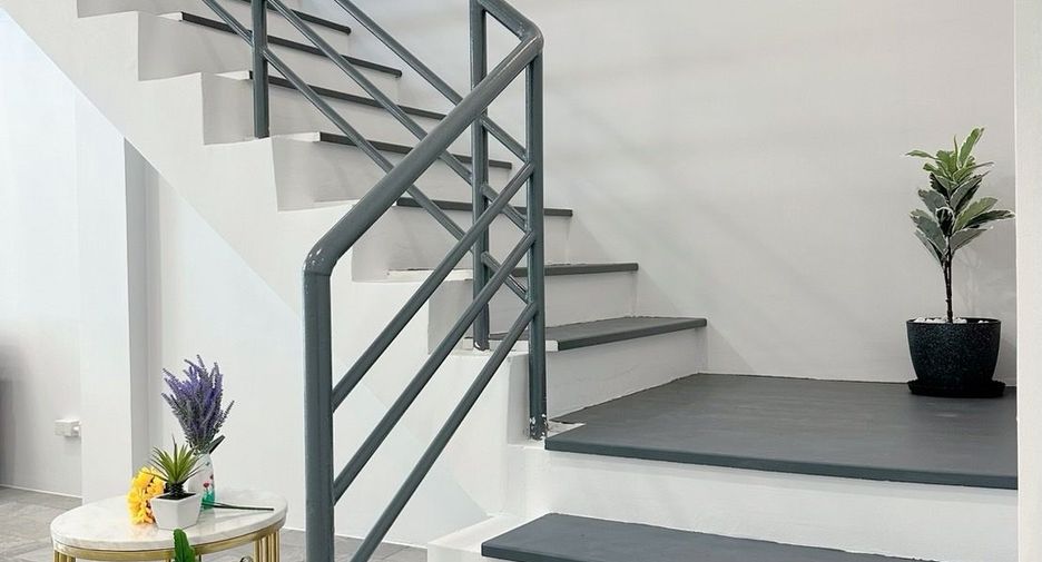 Продажа 4 спальни таунхаус в Тхунг Кхру, Бангкок